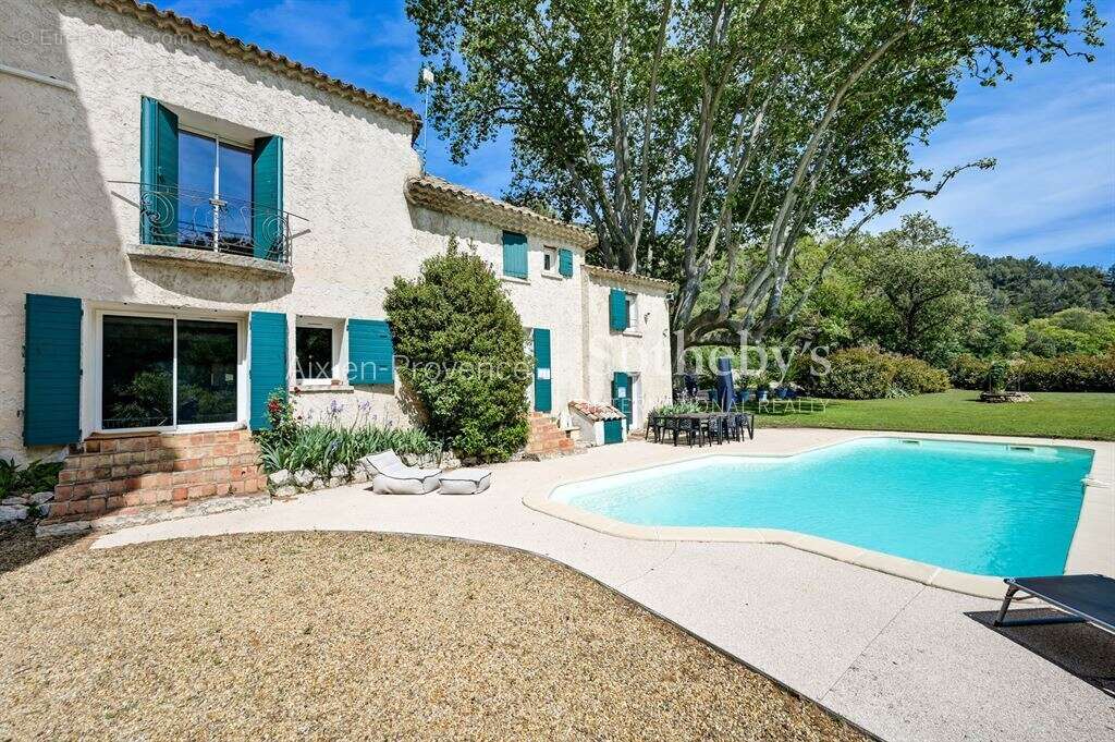 Maison à VENTABREN
