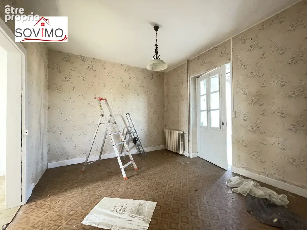 Maison de ville à rénover : jardin, garage et beau potentiel - photo 9