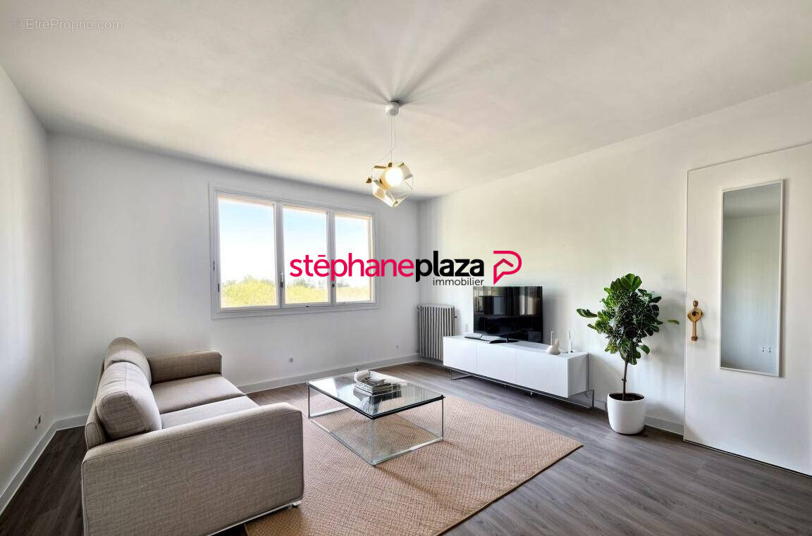 Appartement à HOUILLES