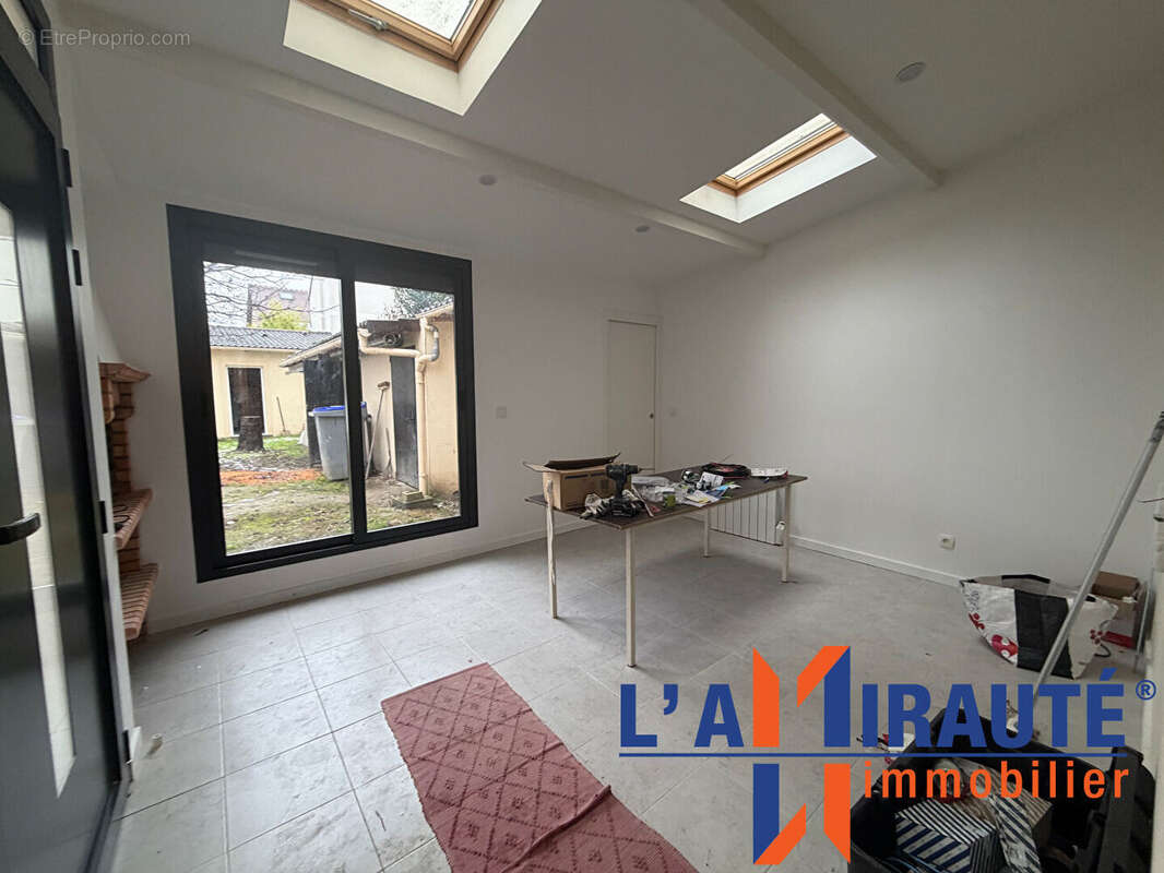 Appartement à SARTROUVILLE