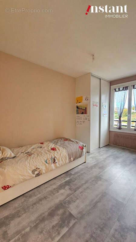 Appartement à SAINT-GENIS-LAVAL