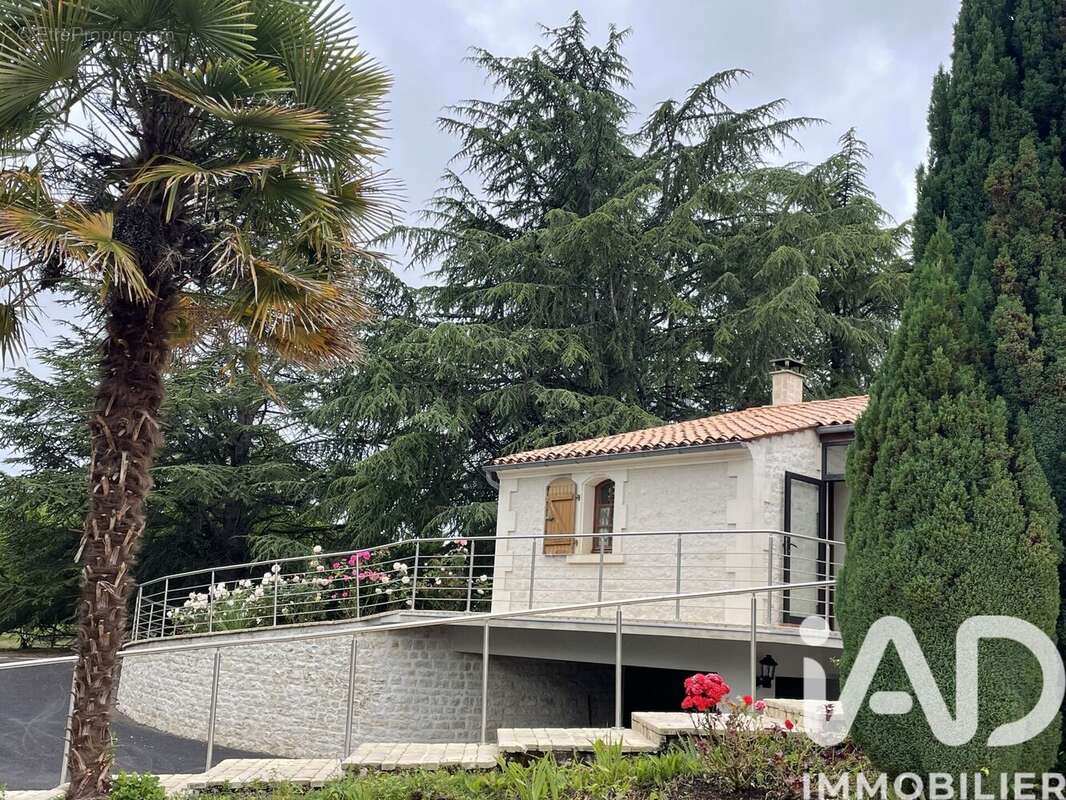 Photo 5 - Maison à BARBEZIEUX-SAINT-HILAIRE