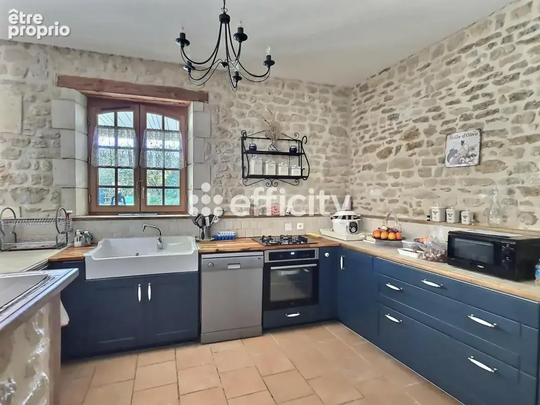 Maison 204 m² à Loulay  - photo 8