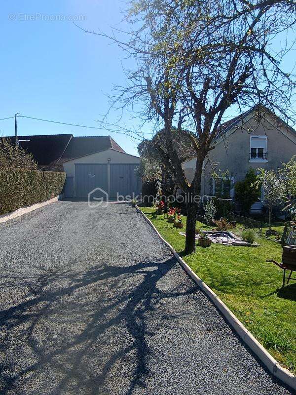 Maison de bourg 'clés en main' de 124 m² : Vie de plain-pied, Double Garage et Vue Campagne ! - photo 13