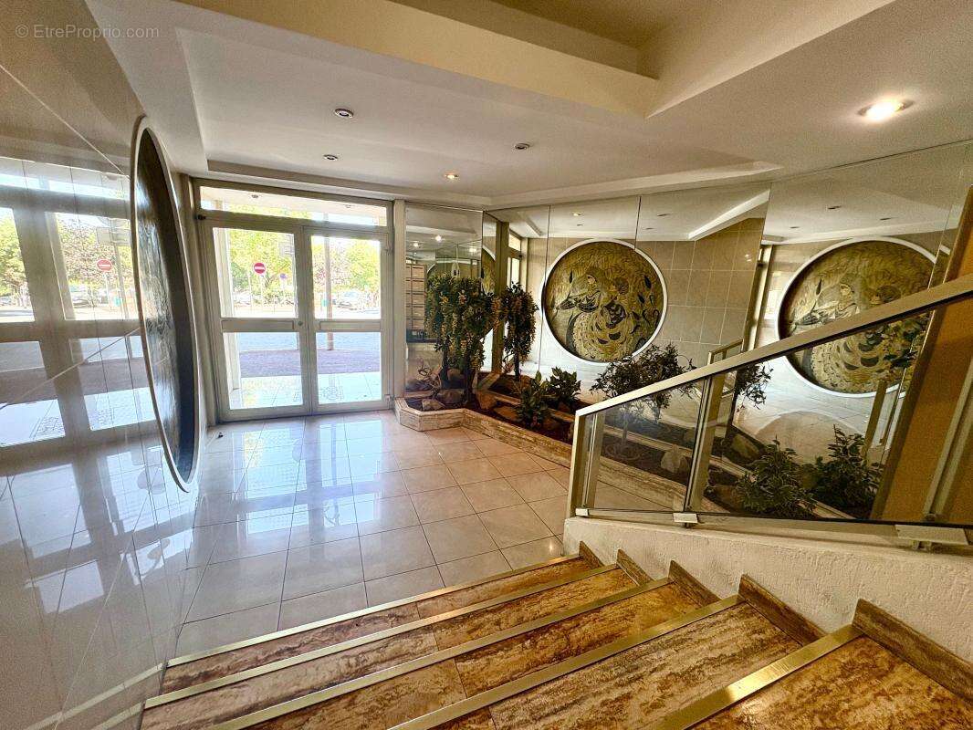 Grand studio 40m2 ! le cannet mairie - photo 8