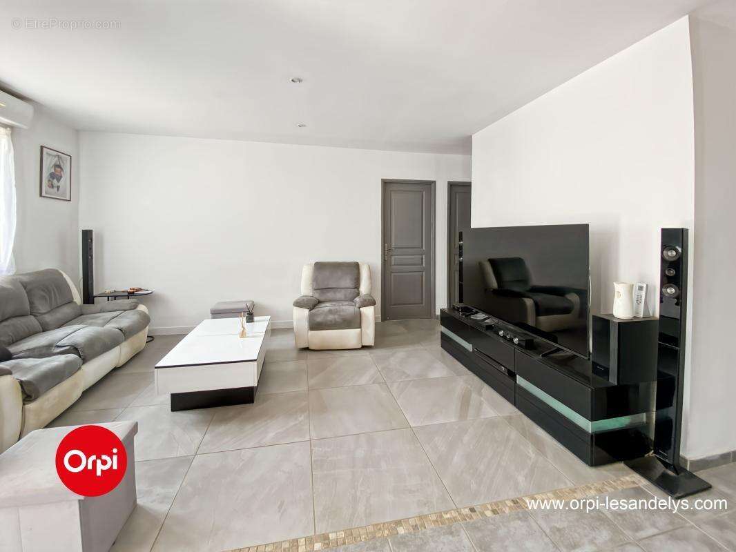 À Vendre Pavillon RT2012 - séjour (42 m²)  3 chambres  Terrain 812 m² - photo 10