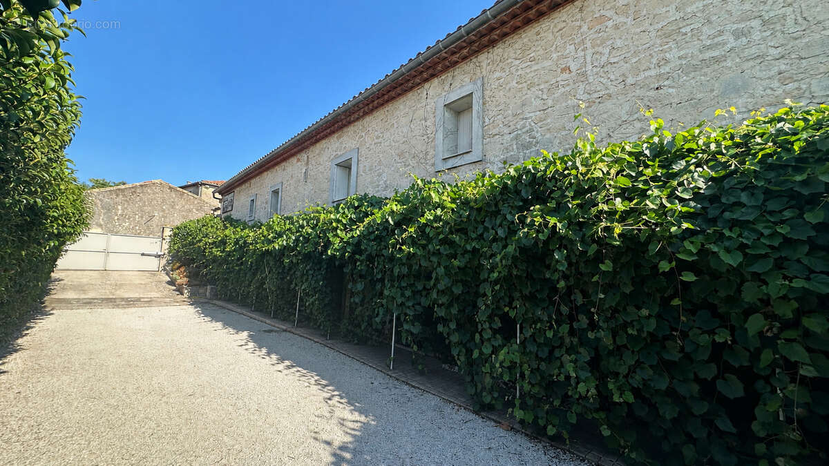 Maison de village T6 de 189m2 hab, 100m2 de garage-dépendances, 600m2 de terrain avec piscine, Saint Drezery - photo 6