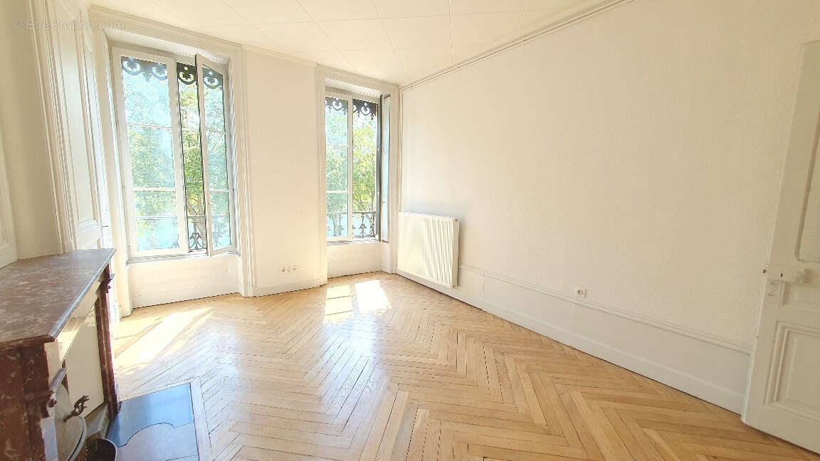 Appartement T3 traversant de 85,39 m2 avec vue exceptionnelle sur la Saône 69009 Lyon - photo 13
