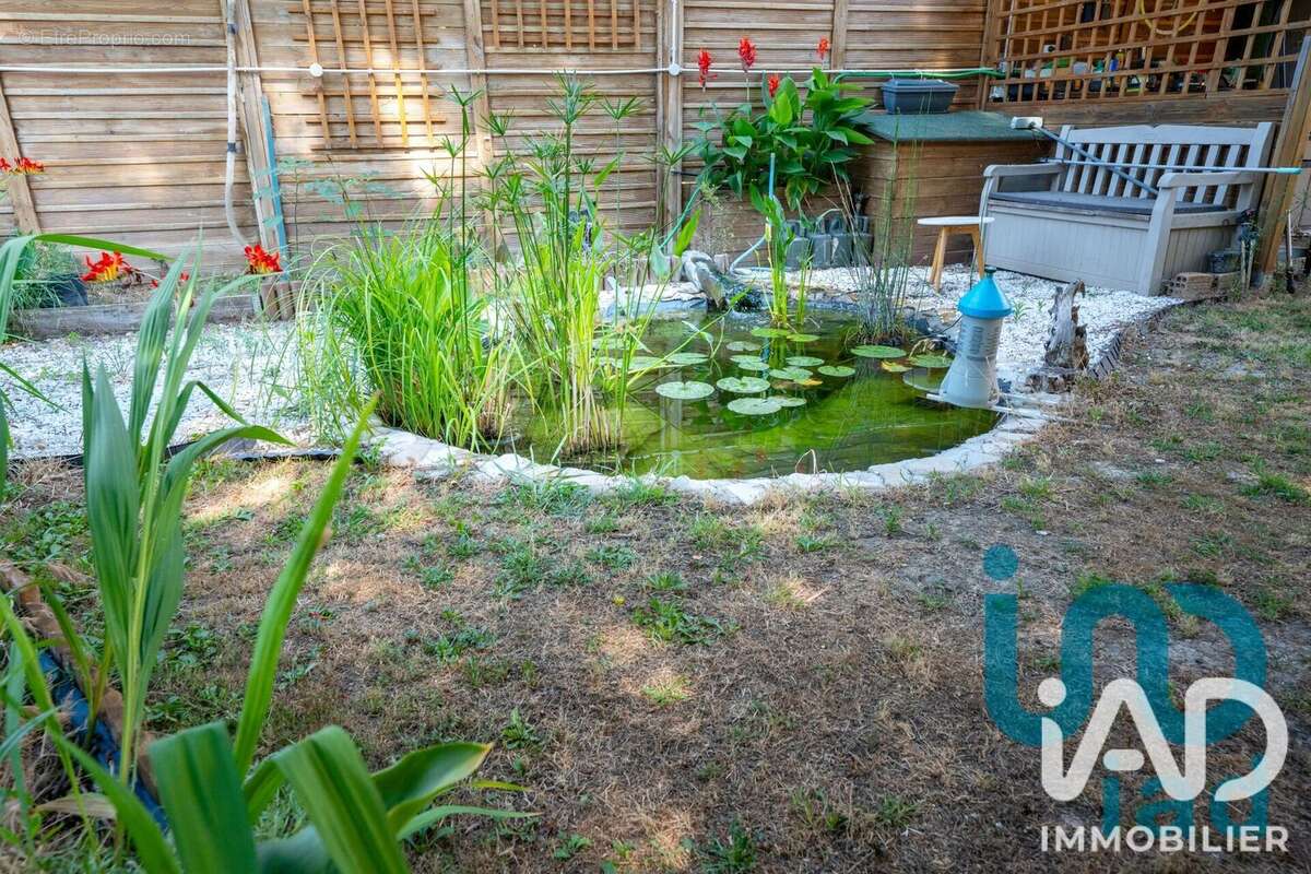 Maison 89 m² à Senas  - photo 7