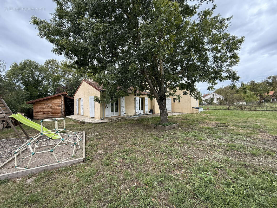 Maison à SAINT-PRIEST-BRAMEFANT