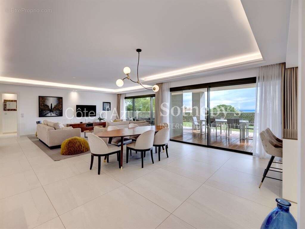 Appartement à VALLAURIS