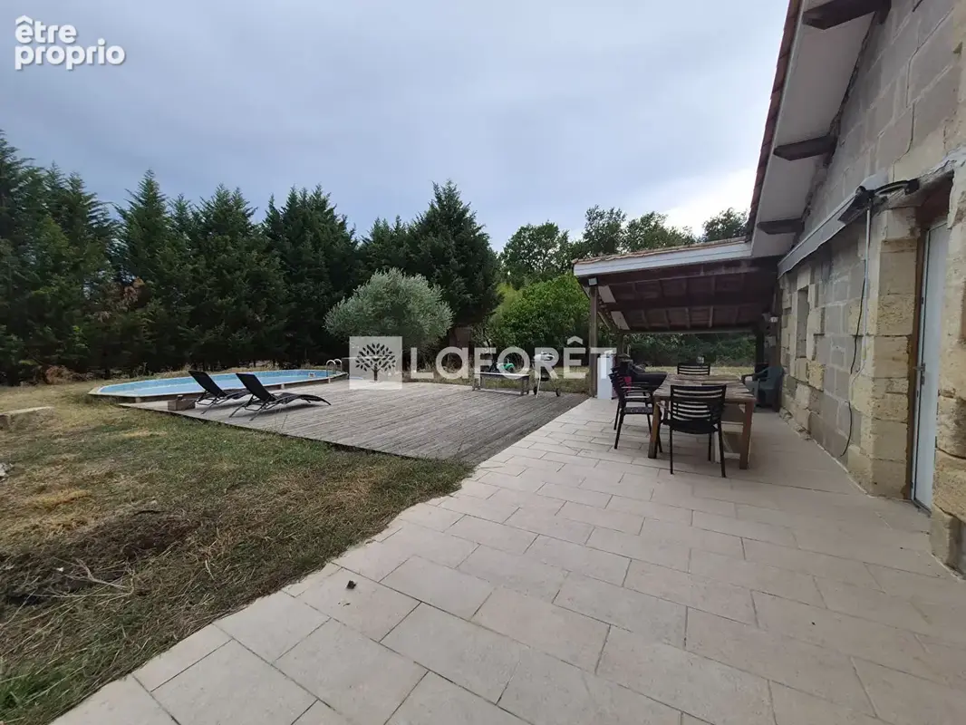Maison familiale avec 3 chambres, piscine, étang, garage au calme - photo 1