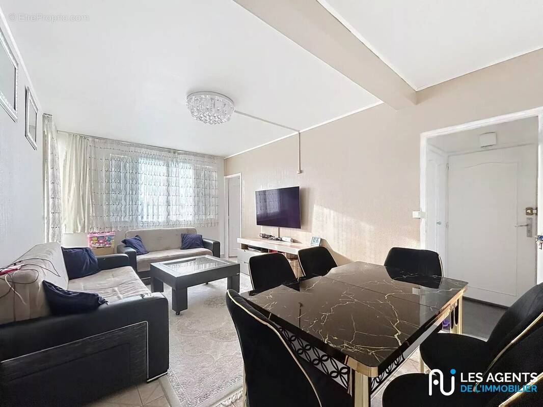 Appartement à SAINT-JEAN-DE-LA-RUELLE