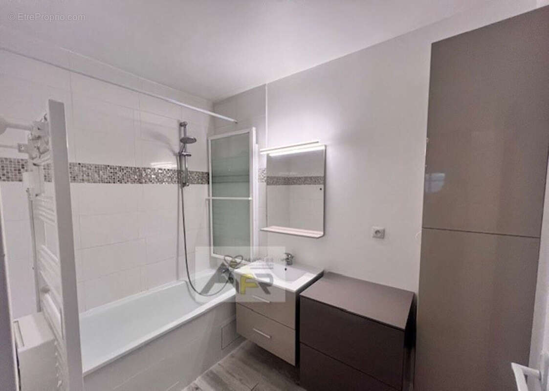 Appartement à SARTROUVILLE