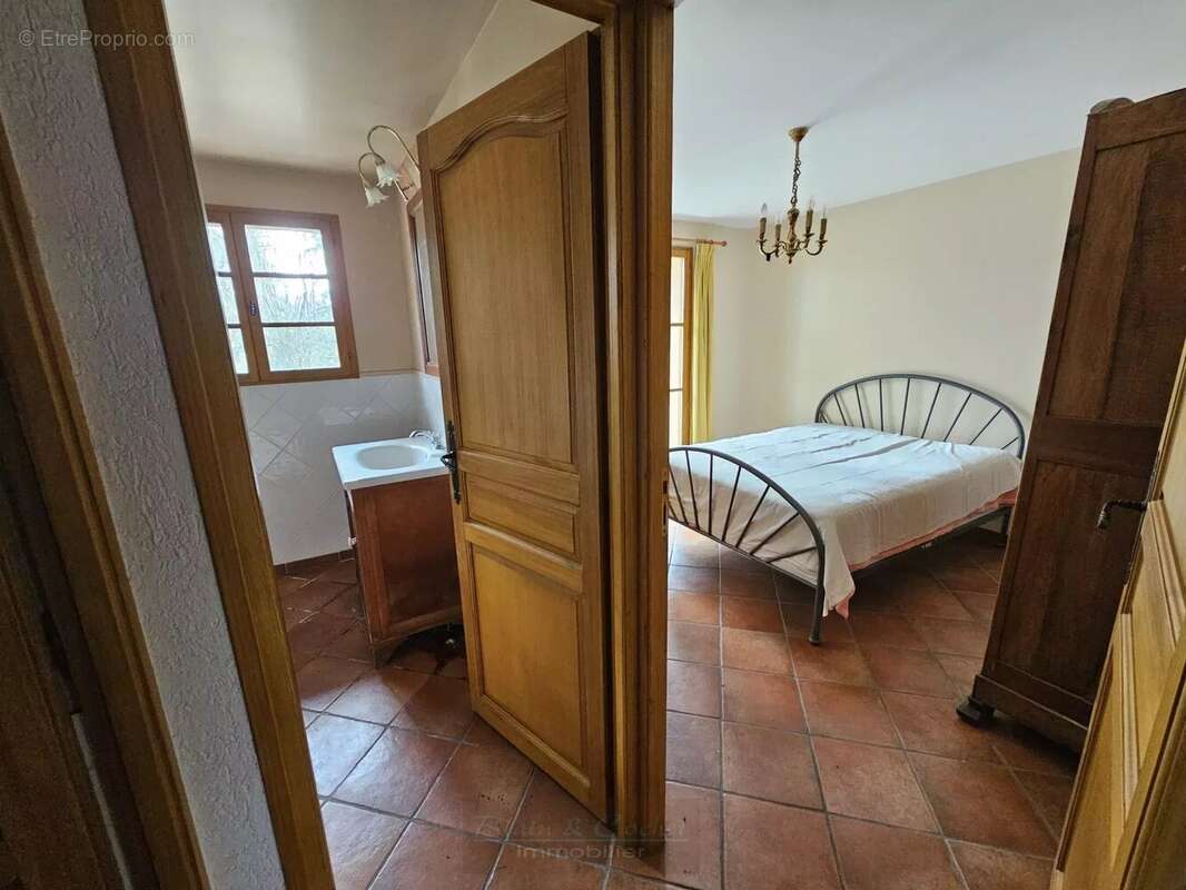 Maison à CHEVILLON-SUR-HUILLARD