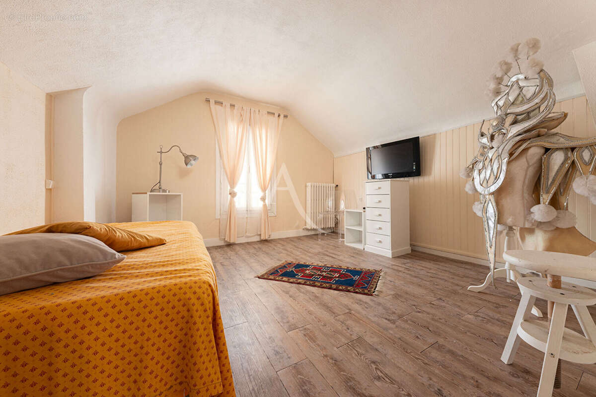 Maison à VAIRES-SUR-MARNE