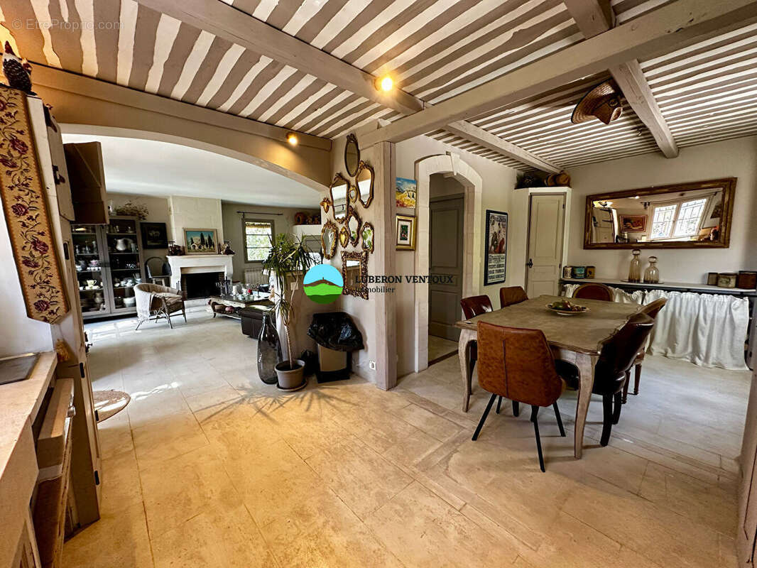 Maison à PERNES-LES-FONTAINES