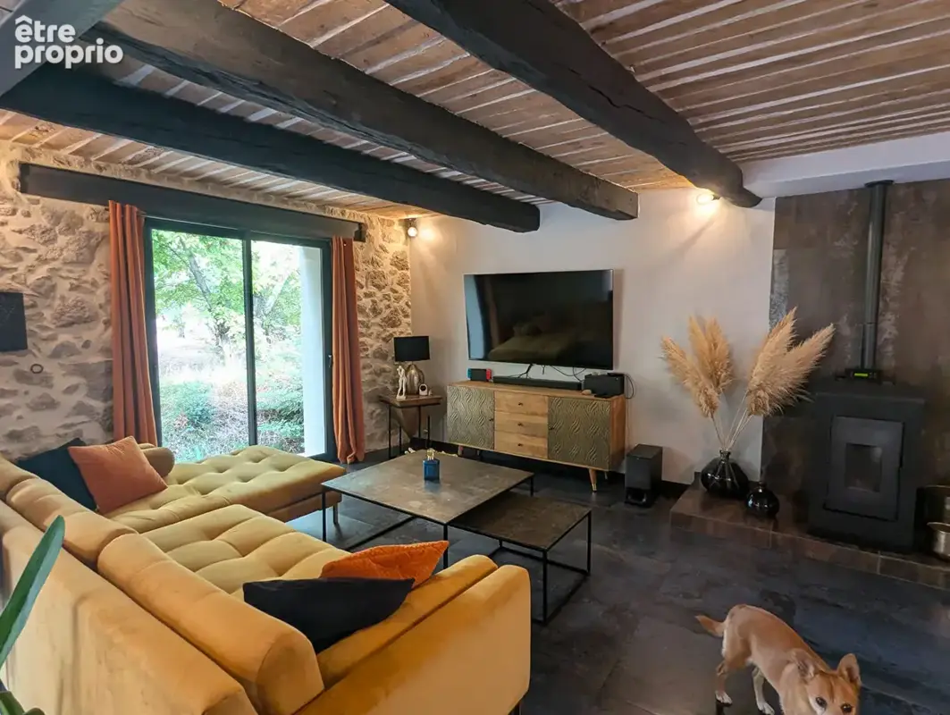 VILLECROZE maison rénovée de 138 m², 5 pièces, piscine au calme - photo 7