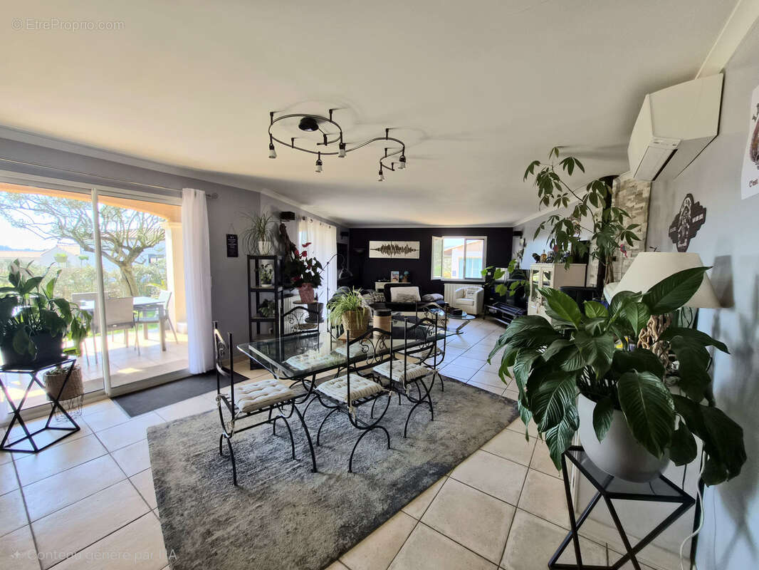 Maison à SAINT-JULIEN-LES-ROSIERS