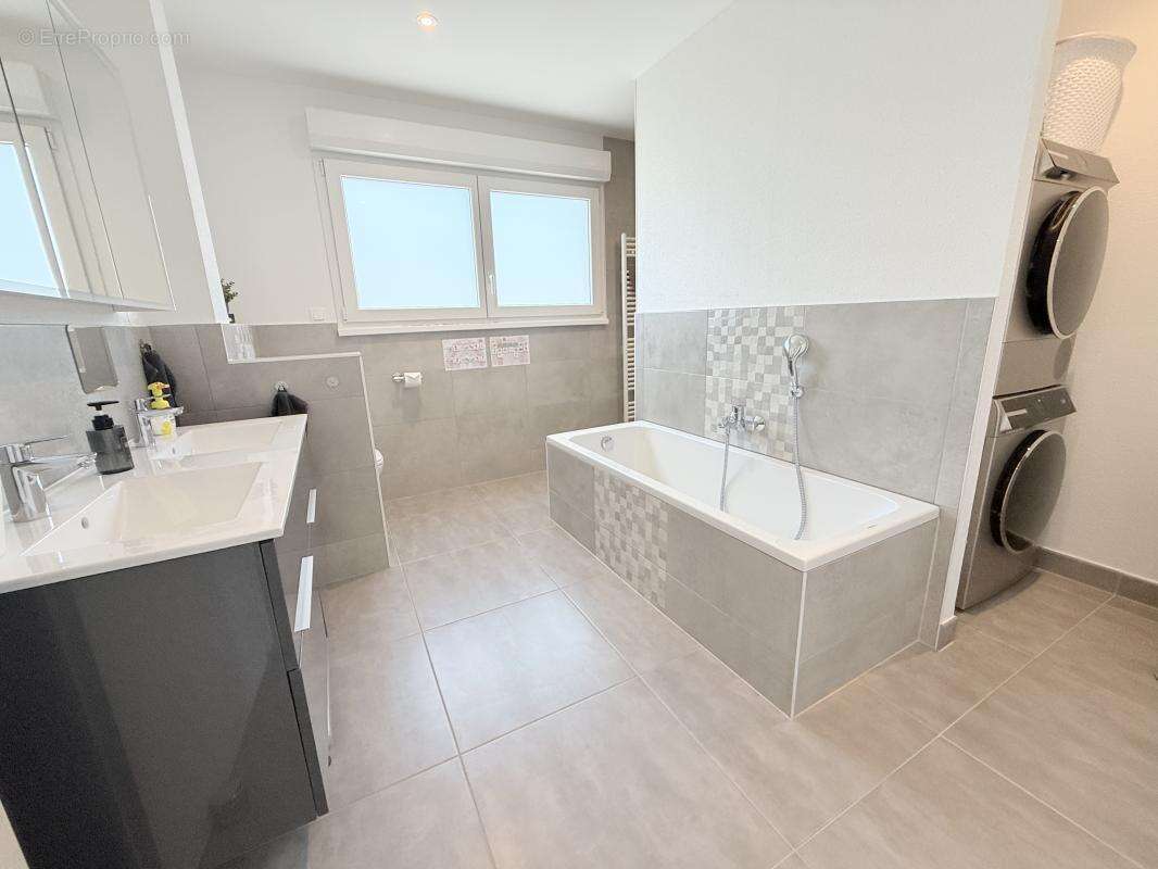 Maison 201 m² à Saint-Louis  - photo 16