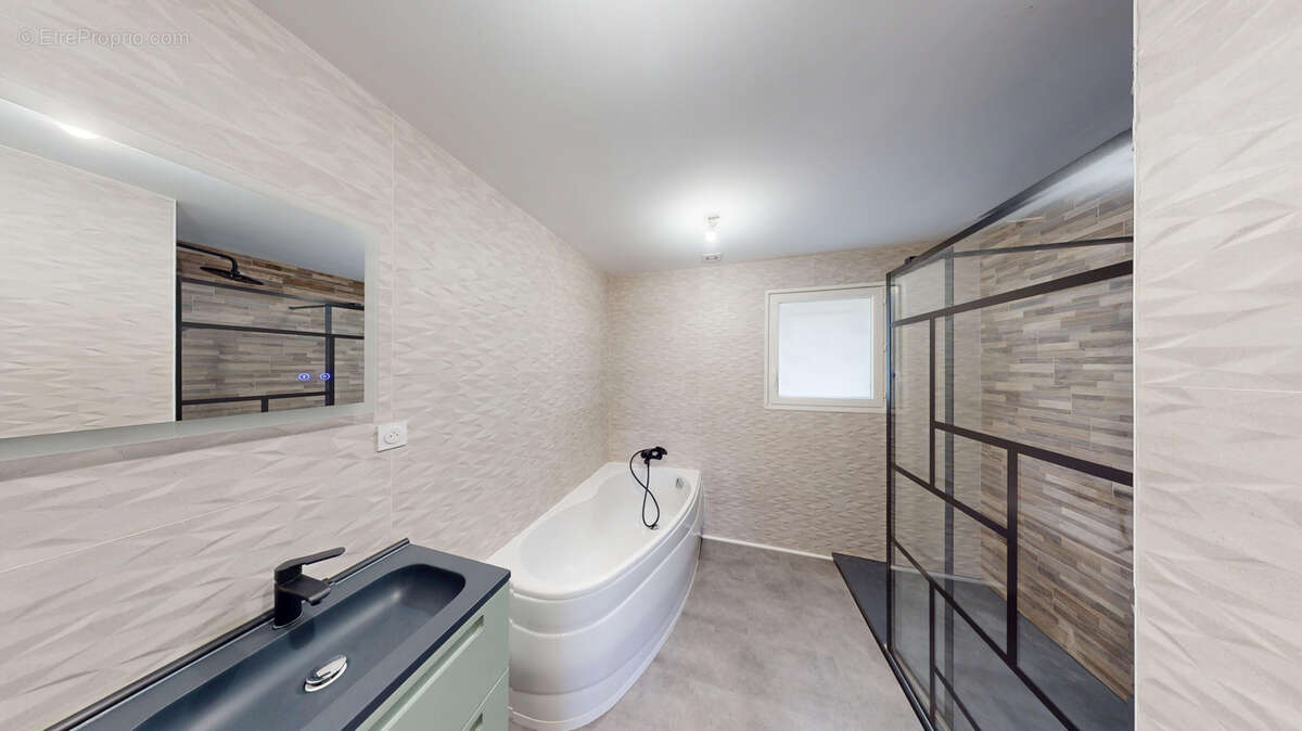 Maison à MIRANDOL-BOURGNOUNAC