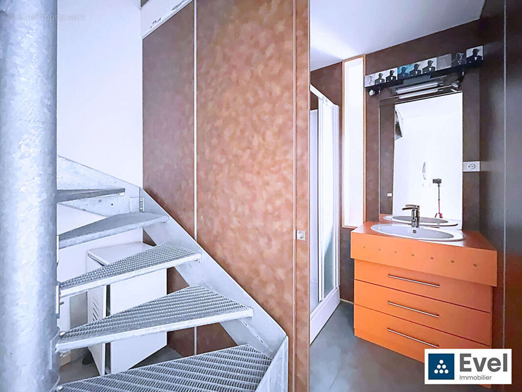 T2 en DUPLEX de 50 m2 aménagé par un architecte d'intérieur . Emplacement Numéro 1 - photo 7