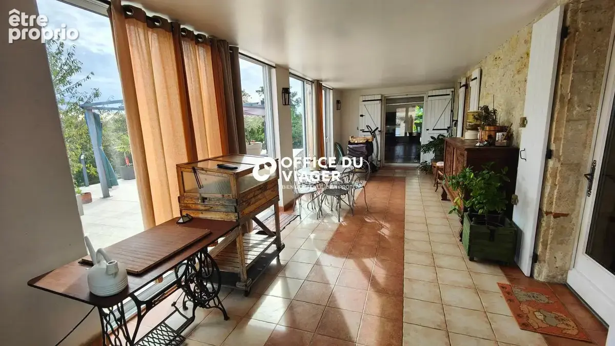Maison - 4 pièces - 160 m² - photo 2