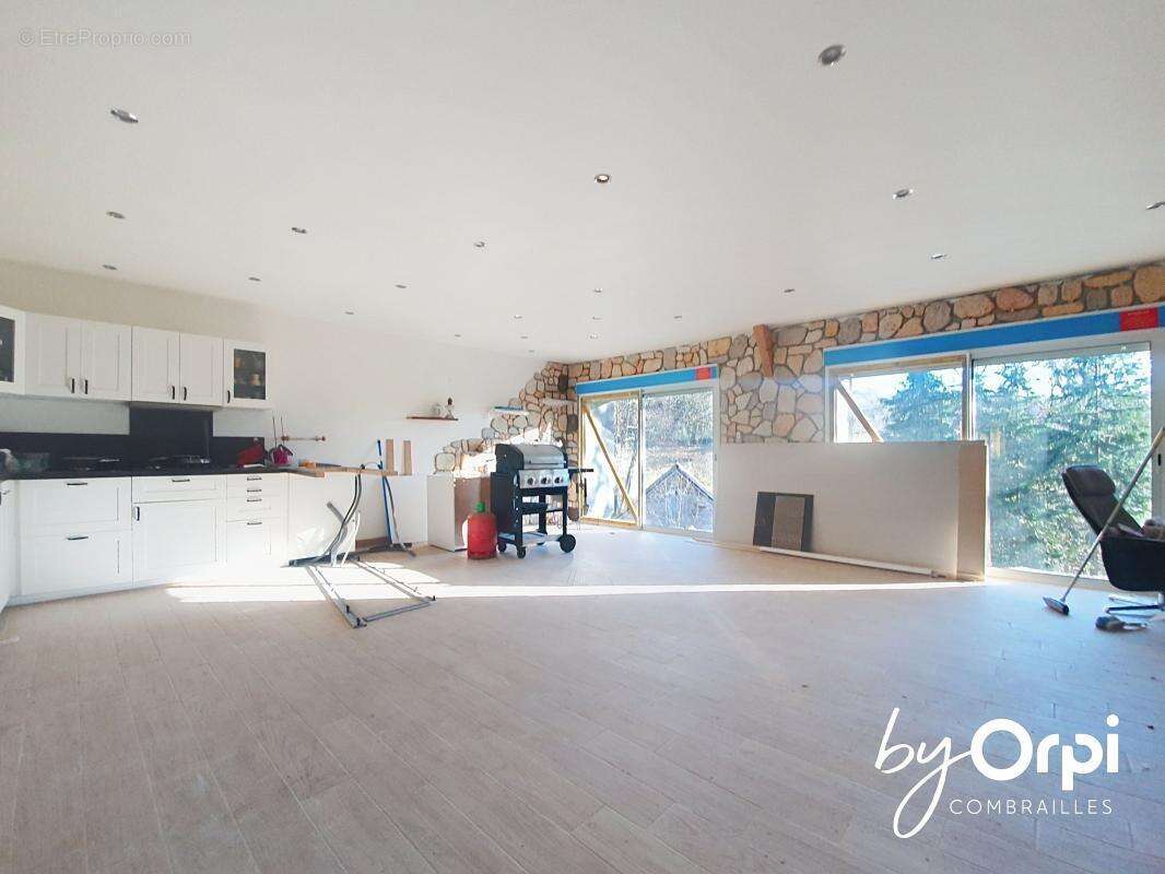 Maison à VERNEUGHEOL