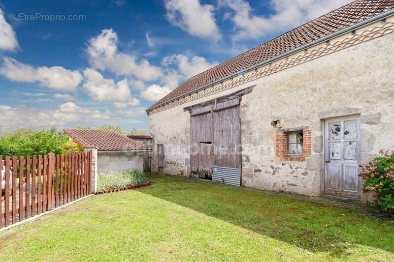 Maison à VERNEUIL-MOUSTIERS