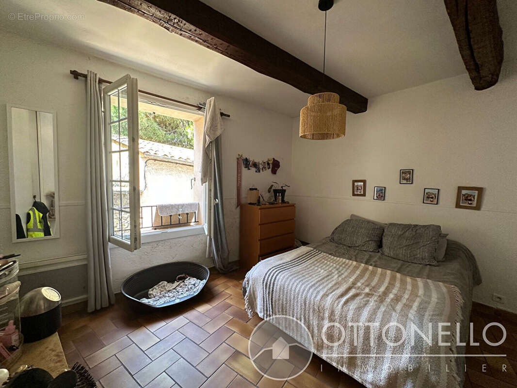 Maison à ROQUEBRUNE-SUR-ARGENS