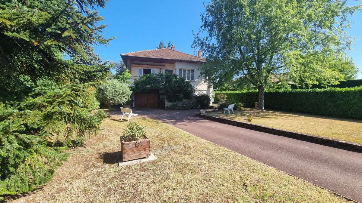 Maison à FONTAINES-SUR-SAONE