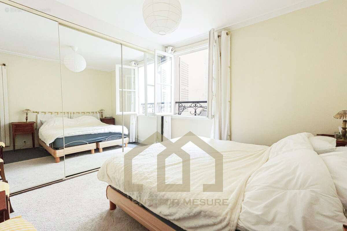 Appartement à PARIS-1E