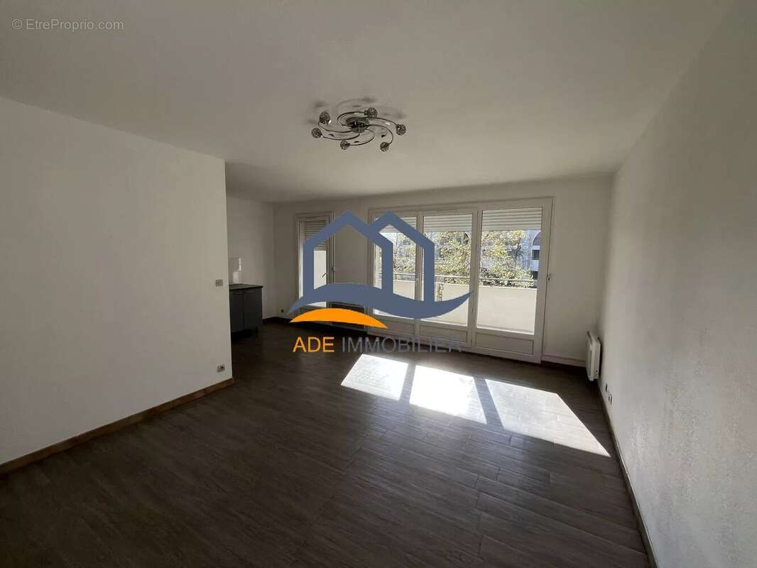 Appartement à EGUILLES