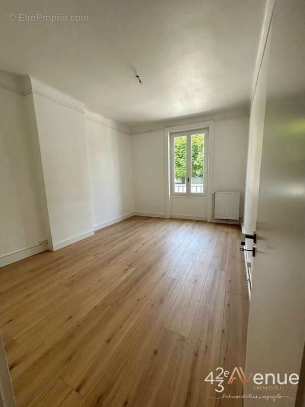 Appartement 590 m² à Saint-Etienne  - photo 3