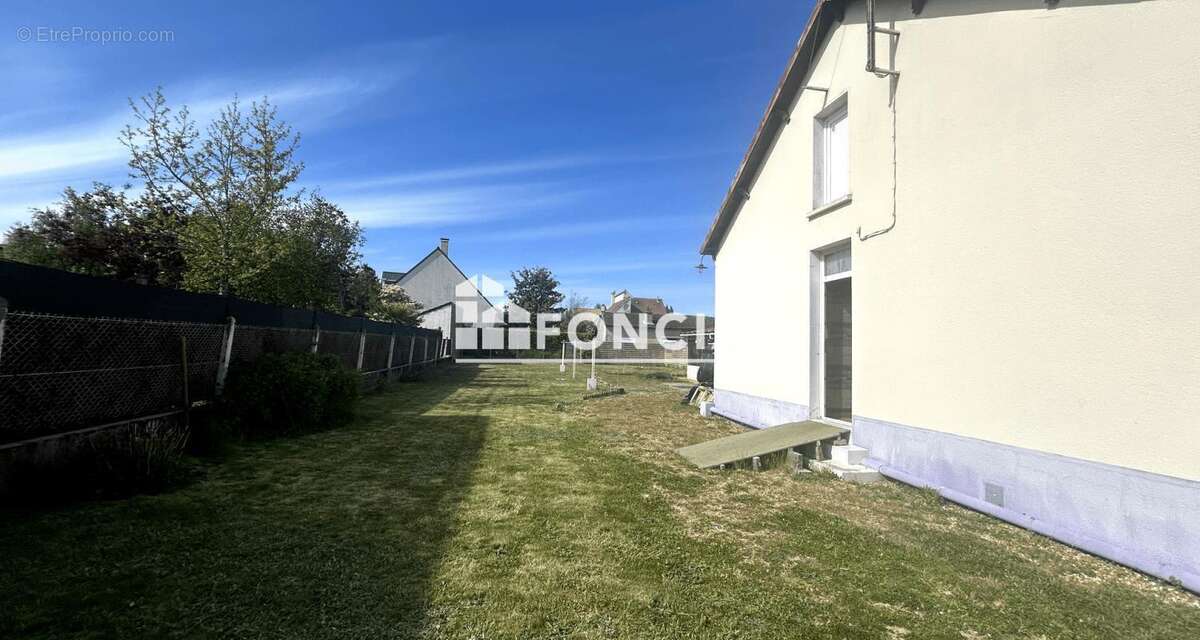 Maison à YVRE-L'EVEQUE