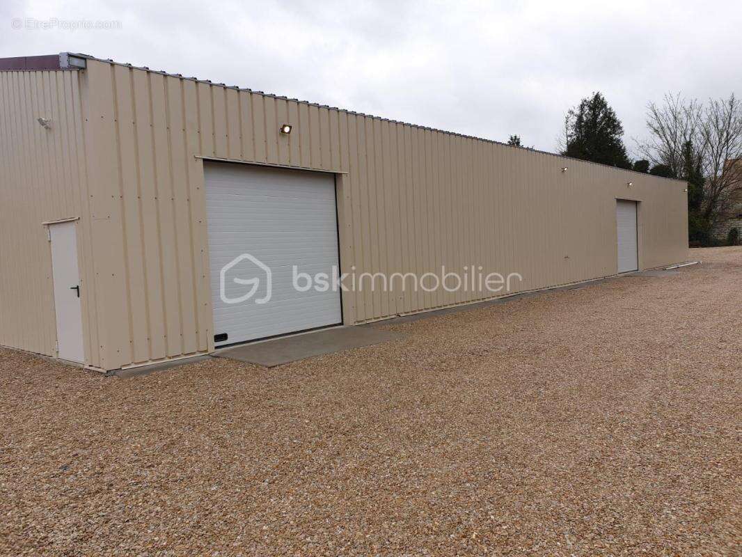 Commerce à COURLON-SUR-YONNE