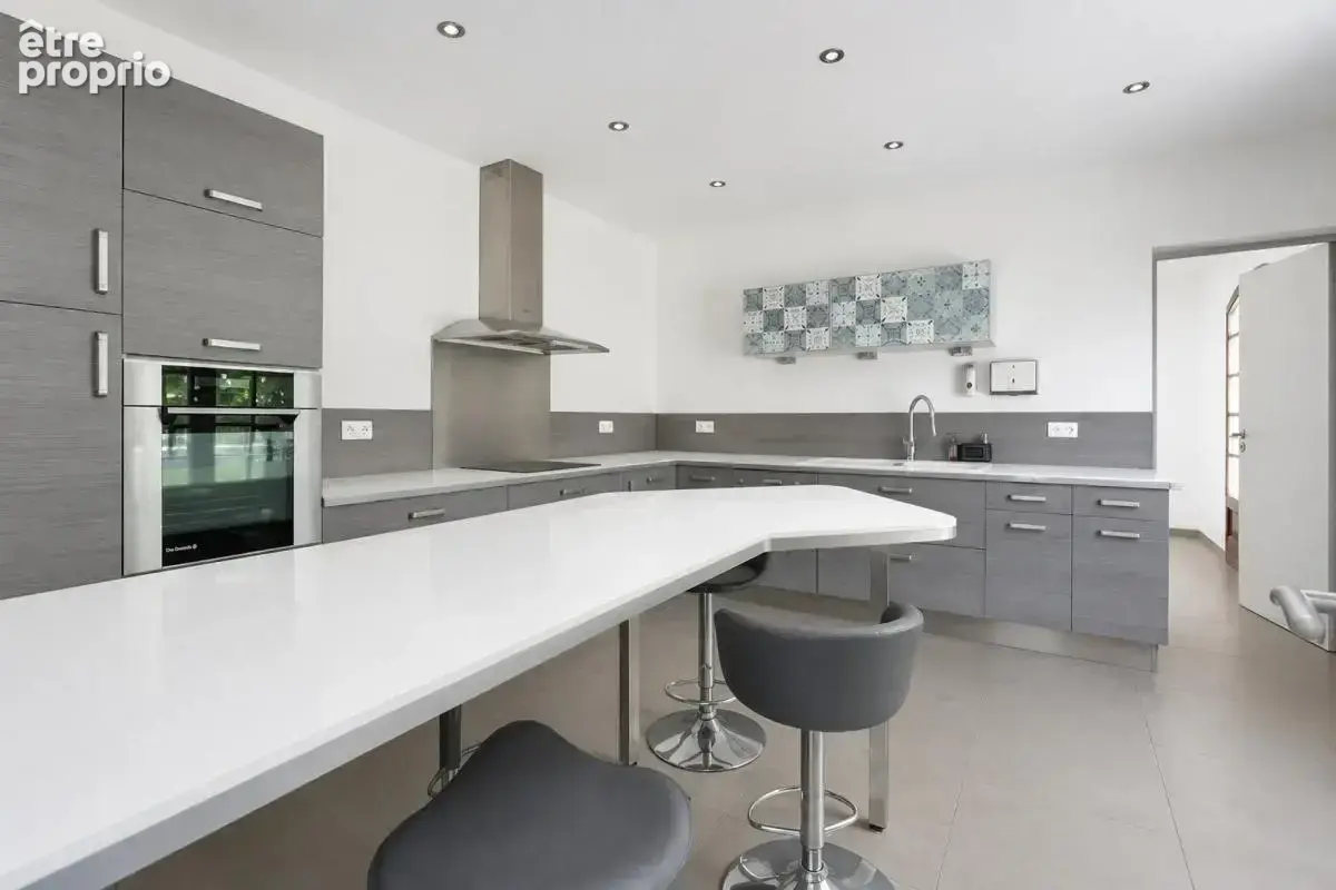 Maison de 6 pièces de 142 m² à Sallebœuf - photo 6