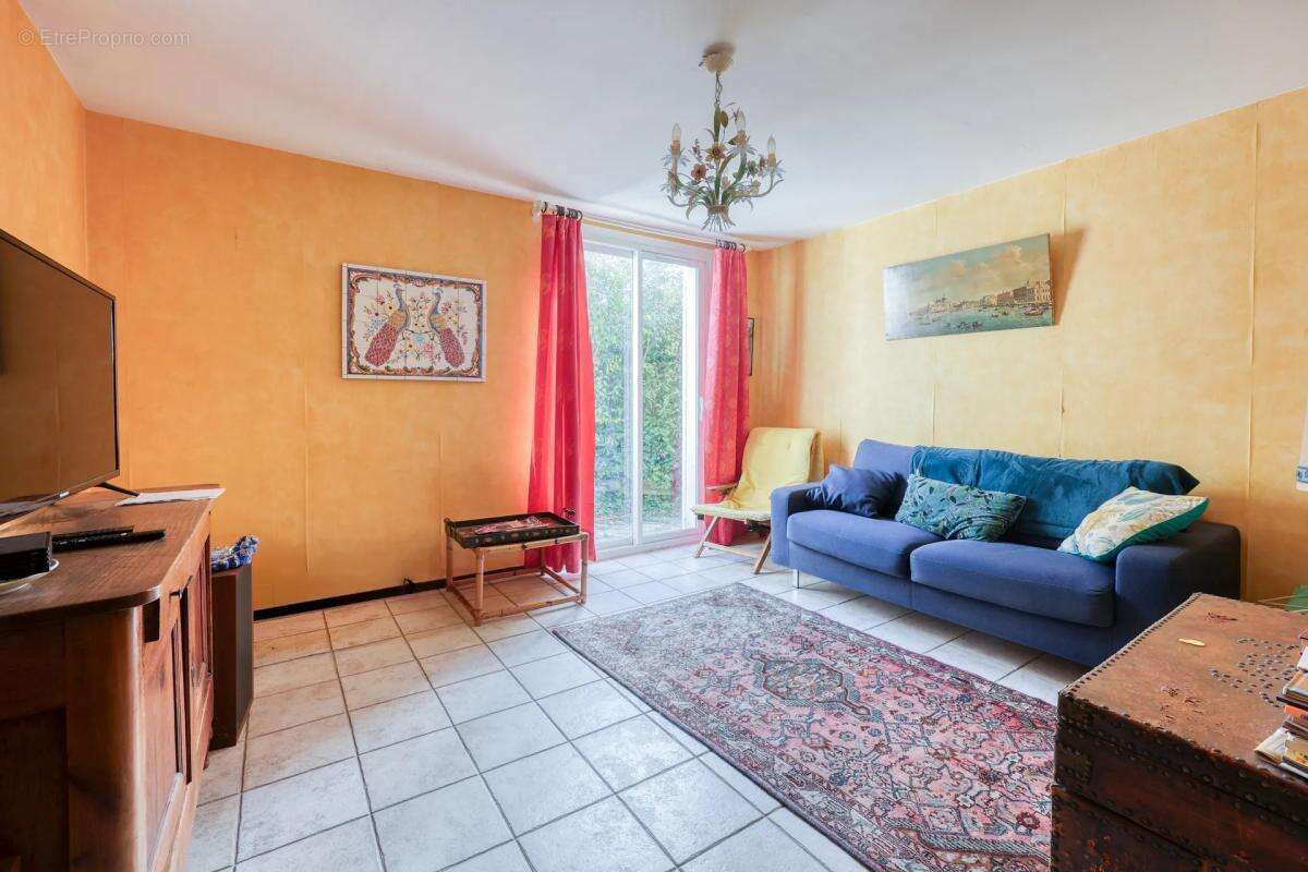 Appartement à SAINT-CYR-SUR-MER