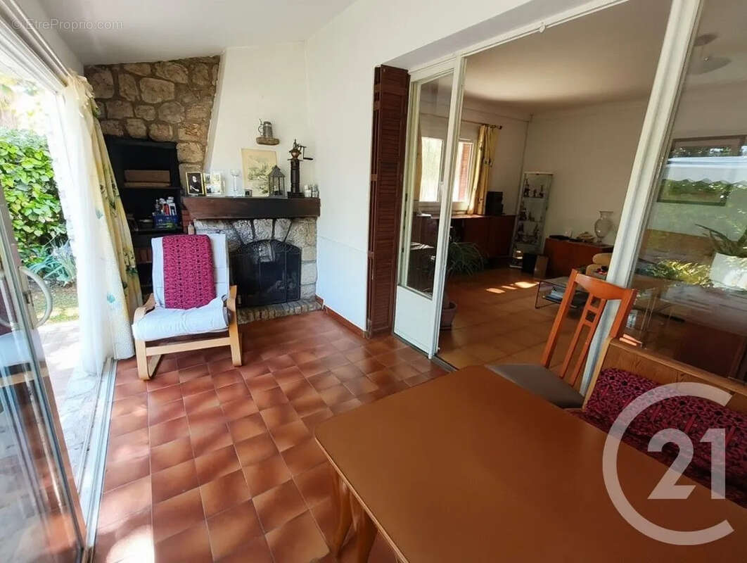 Maison à ROQUEFORT-LES-PINS