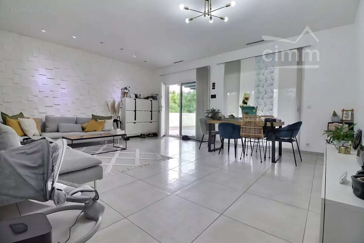 Appartement à ALBON