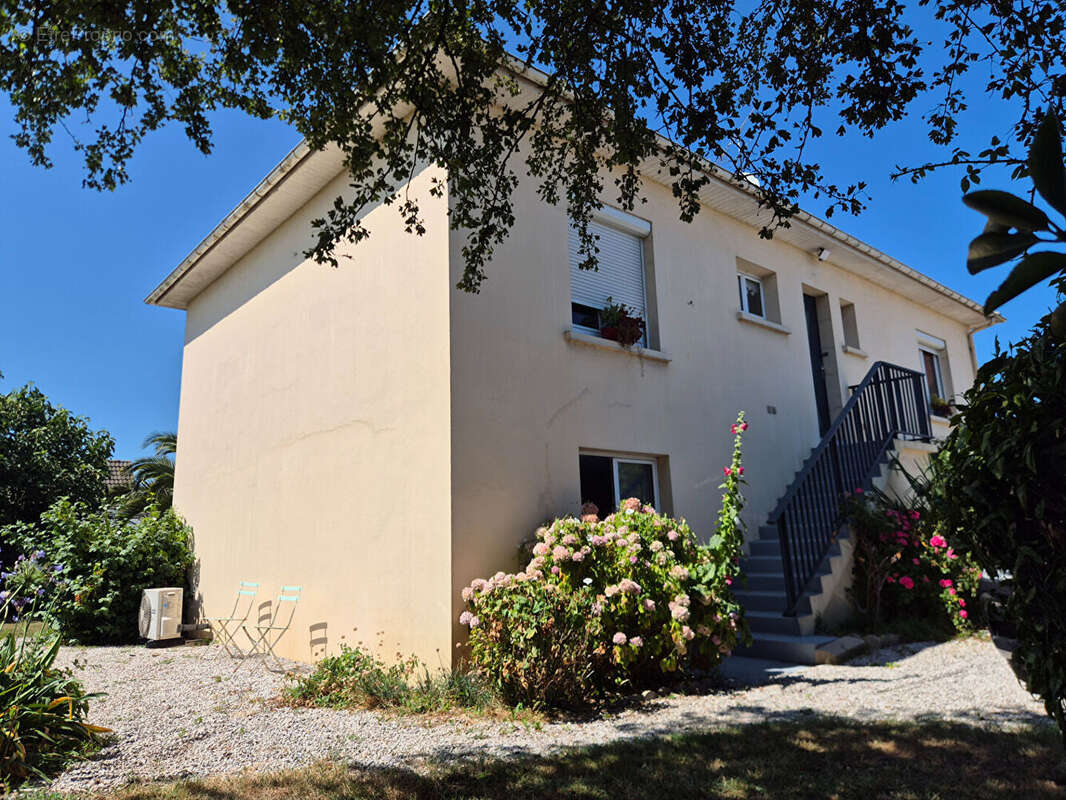 Superbe pavillon avec terrasse surélevée à deux pas du bourg ! - photo 18