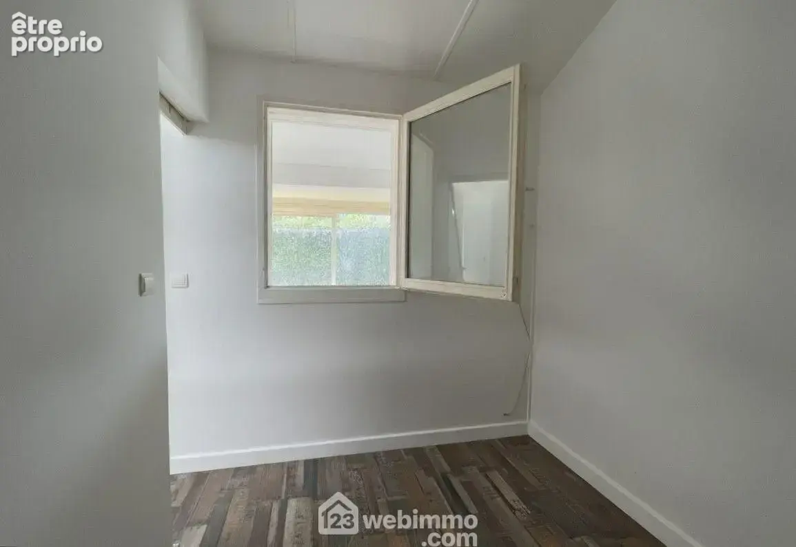 Chambre de plain-pied.
