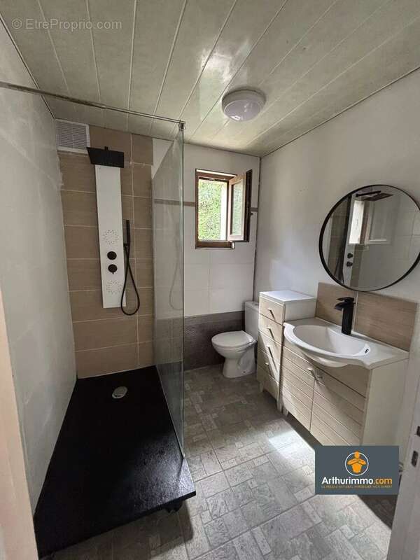 Maison à MAUREGNY-EN-HAYE