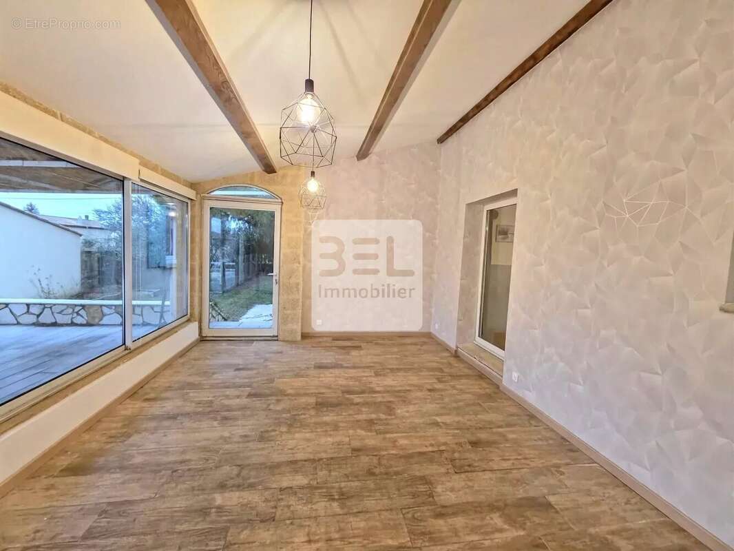 Maison à LA ROQUE-SUR-CEZE