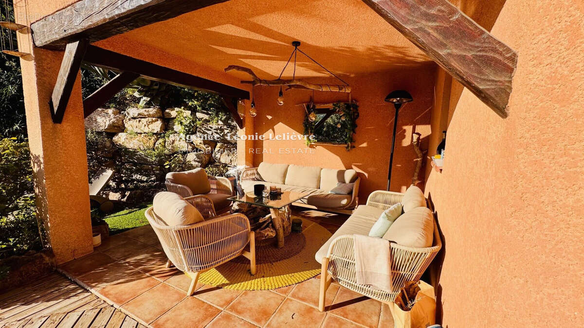 Maison à LES ISSAMBRES