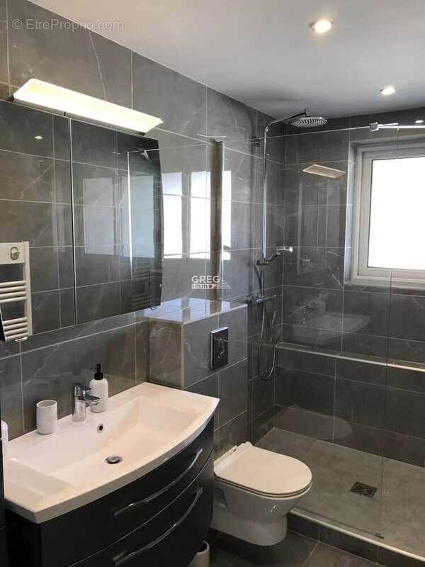 Pieds dans l'eau, étage élevé, Appartement 4 pièces avec gra - photo 9
