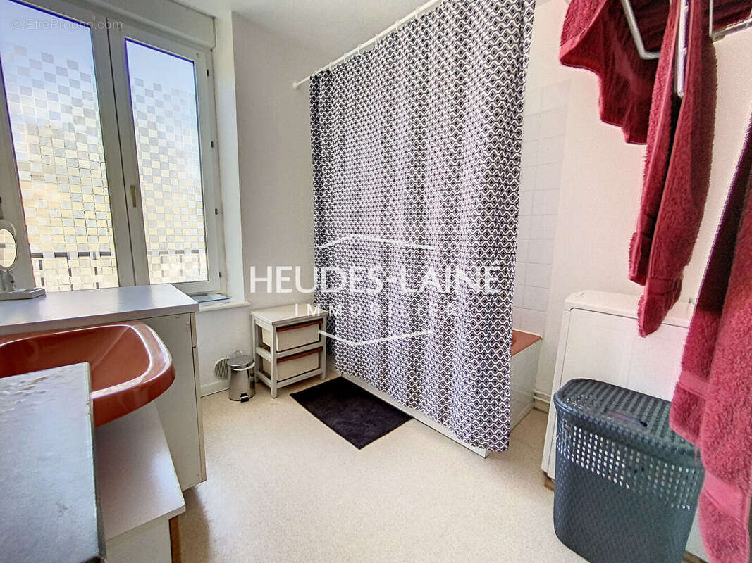 Appartement  F4 3 chambres 99m²  centre-ville - 50300 AVRANCHES - photo 7