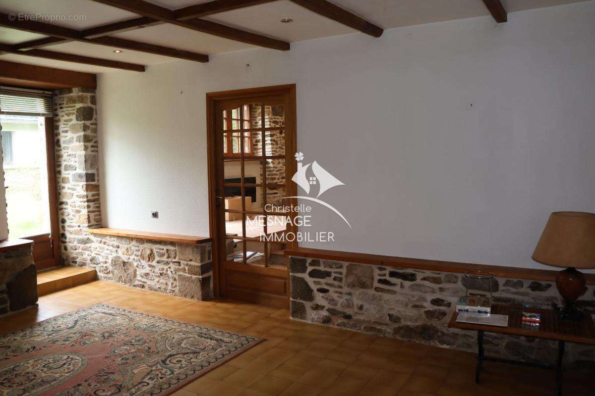 Maison à LANGROLAY-SUR-RANCE