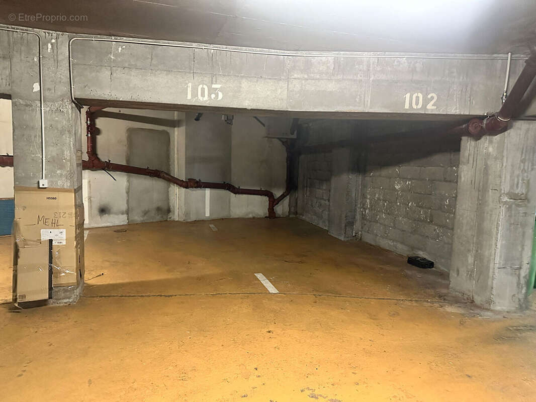 Parking à PARIS-5E