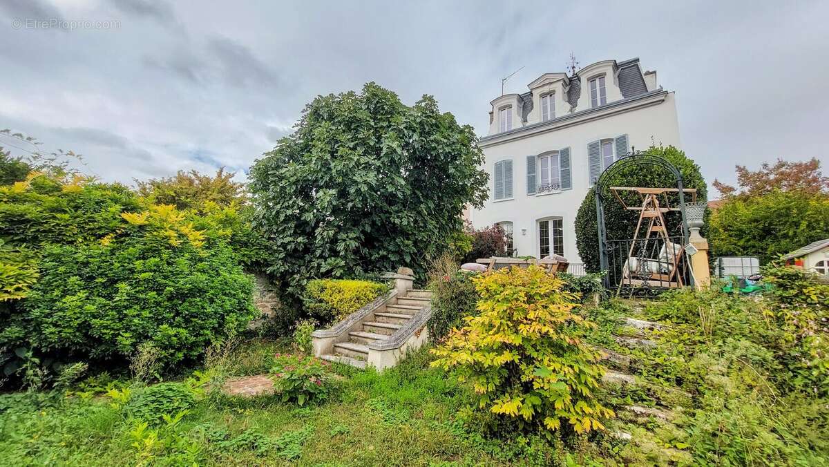 Jardin - Maison à MEZY-SUR-SEINE